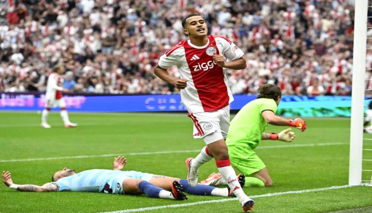 المغربي الوزان يمنح أياكس الهولندي فوزًا وديّاً على بيرنلي الإنجليزي