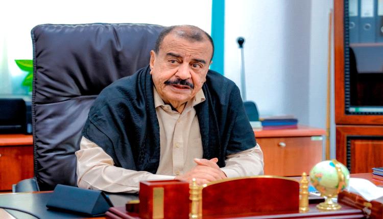 عاجل / بن بريك يعلّق عضويته في تحضيرية المجلس التنسيقي بحضرموت ويتهمها بالإقصاء وتغليب أطراف حزبية