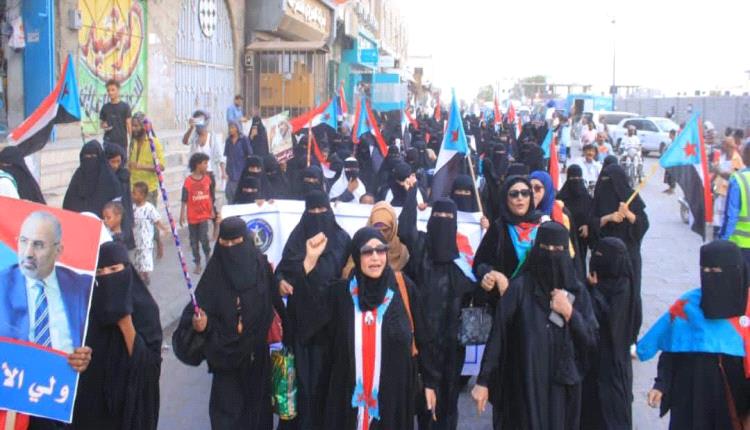 حرائر لحج يصعّدن الحراك الشعبي بمسيرة حاشدة رفضًا للوصاية وتمسكًا بثوابت القضية الجنوبية