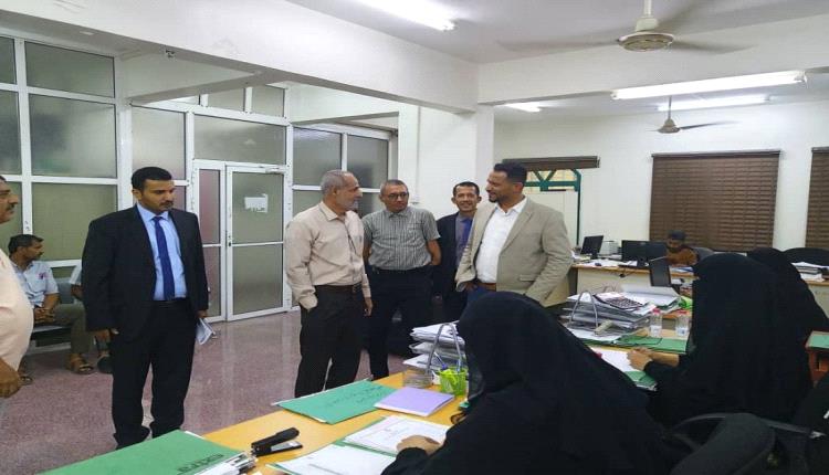 رئيس المؤسسة العامة للتأمينات تقف على سير العمل في فرع عدن