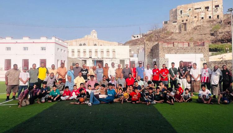 وقفة تطالب بإنقاذ نادي التلال والجمعية العمومية تشكل لجنة لتسليم مطالبها إلى المحافظ شيخ