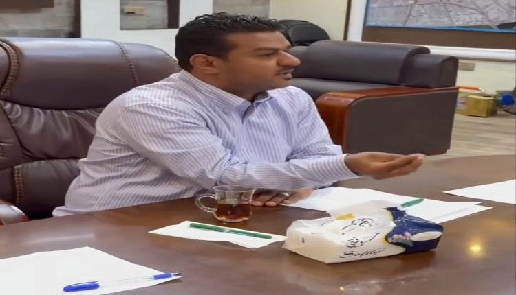 مدير عام الشيخ عثمان يوجه المدارس الخاصة بالالتزام بالرسوم الدراسية المعتمدة
