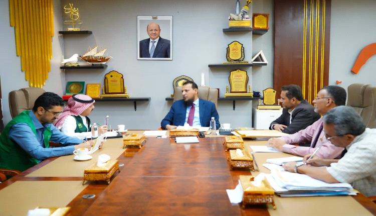 محافظ العاصمة عدن يبحث مع مدير البرنامج السعودي لتنمية وإعمار اليمن سير عدد من المشاريع التنموية والخدمية