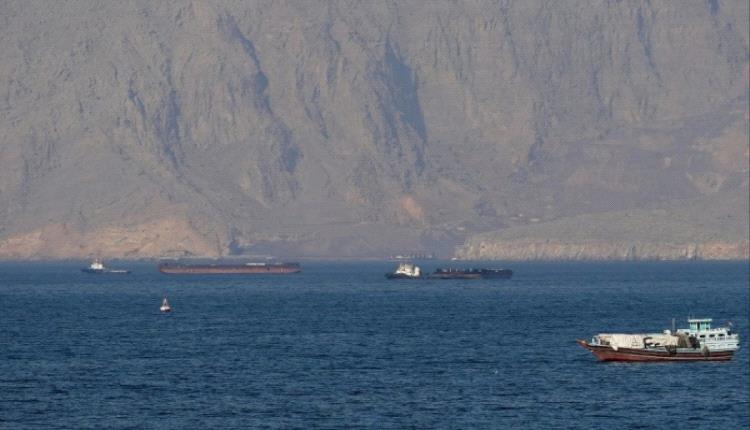 رويترز: الحوثيون يدرسون فرض رسوم على السفن العابرة للبحر الأحمر