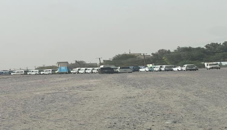 انعدام كلي لمادة الغاز المنزلي يفاقم معاناة المواطنين ويشعل أزمة مواصلات خانقة في عدن
