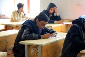 الحوثيون يربطون الدعم التعليمي بالولاء والانتماء

