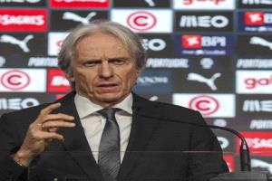 النصر يتعاقد مع مدرب الهلال الأسبق