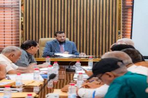 برئاسة المحافظ.. تنفيذي عدن يقرع جرس الإنذار: نطالب الحكومة بمنح العاصمة كامل امتيازاتها الإدارية والمالية فوراً