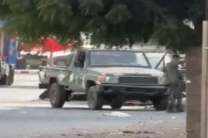 اشتباكات مسلحة في المنصورة بعدن ومصادر ترجح خلافًا على أرضية

