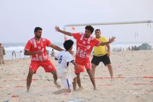 شعب حضرموت يقص شريط بطولة كأس البلدة لكرة اليد الشاطئية بالفوز على هلال فوة