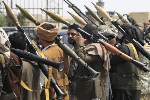 حشود عسكرية حوثية تسبق تنفيذ صفقة الأسرى
