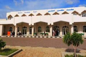 لجنة وزارية إلى مطار سقطرى لاحتواء أزمة الموظفين
