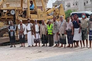مدير عام ميفعة شبوة يدشن بدء العمل في مشروع توسعة الخط العام الرئيسي بمدينة عزان
