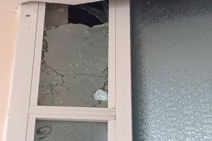 حضرموت.. أضرار داخل منازل المواطنين في الديس بالمكلا جراء اشتباكات مسلحة وسط غياب أمني