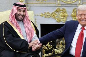 "أكسيوس": ترامب يبلغ بن سلمان دعمه للسعودية في تنفيذ عملية غير مسبوقة ردا على الحوثيين

