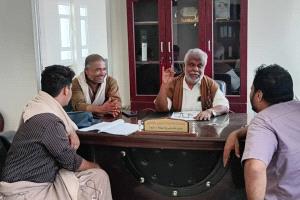 مدير عام مديرية ميفعة يرحب بقدوم القافلة الطبية إلى مستشفى عزان العام