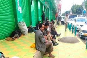 حرب الحوثي تصنع جيشا من العاطلين.. والبطالة تلتهم مستقبل اليمن