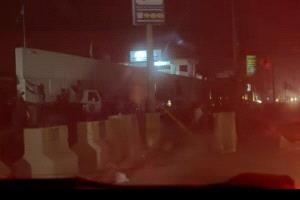 عاجل / قطع طريق شارع السجن بالمنصورة وتوتر أمني