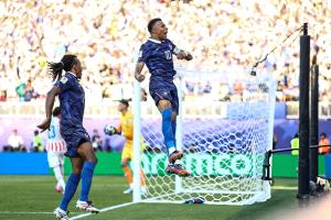 فرنسا تنجو من فخ باراجواي.. وتصطدم بثأر المغرب في ربع نهائي المونديال