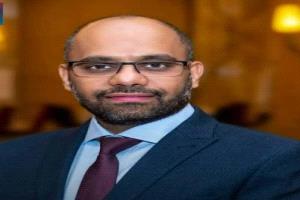 وزير الاتصالات وتقنية المعلومات يستقبل العزاء في وفاة عمه والد زوجته بالقاهرة