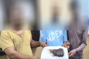 ضبط ثلاثة أشخاص وبحوزتهم نحو كيلوغرام من الحشيش في عدن..