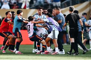 «فيفا» يحقق في الشجار الذي وقع عقب نهائي المونديال