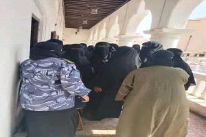 ادوات القمع والوصاية تهاجم ساحة الأحتفال في المكلا وتعتدي على النسوة المشاركات بيوم الأرض