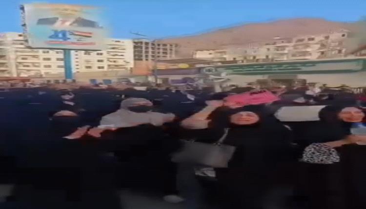 حرائر العاصمة عدن يهتفن :  "لا سعودي ولا دولار.. نحن شعب مش تجار" - فيديو