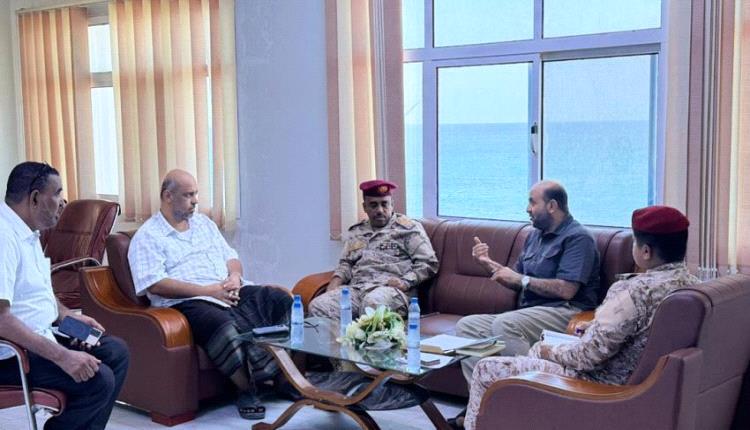 اجتماع بالمكلا يبحث تنظيم عمل قوارب الصيد التقليدي (العباري) وتأهيل البحارة 