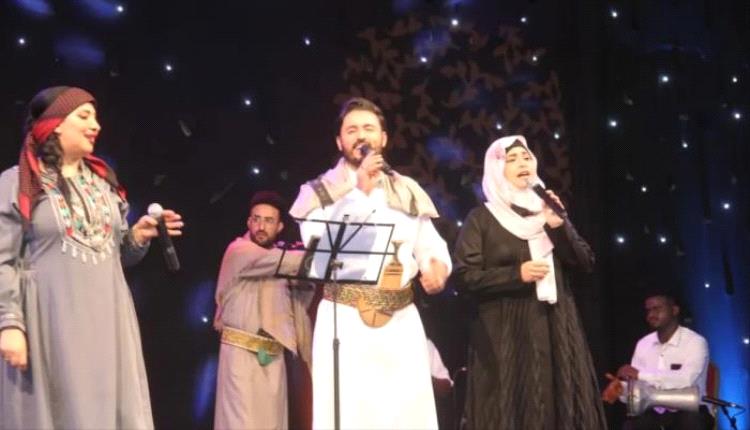 «الهوية الإيمانية».. قمع الإخوان والحوثي يخنق المجتمع اليمني
