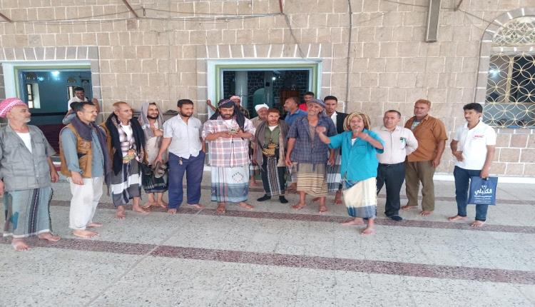 تعز : مكتب الاوقاف مديرية الشمايتين يؤجر سطوح المسجد الكبير بسوق المركز لشركة كهرباء خاصة وسط رفض الأهالي