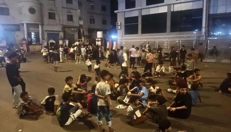 محتجون بعدن: يا عليمي يا جبان.. عدن حرة لا تُهان" 