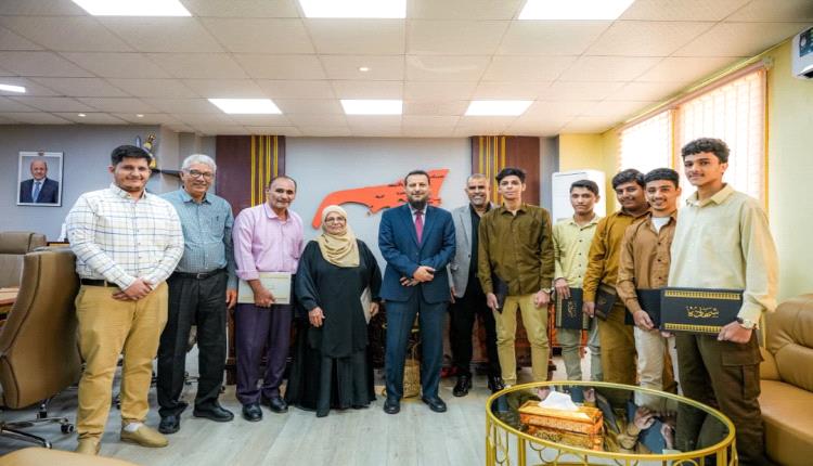 المحافظ عبد الرحمن شيخ يكرّم طلاب ثانوية خليفة الفائزين بالمسابقة الفكرية على مستوى مدارس العاصمة
