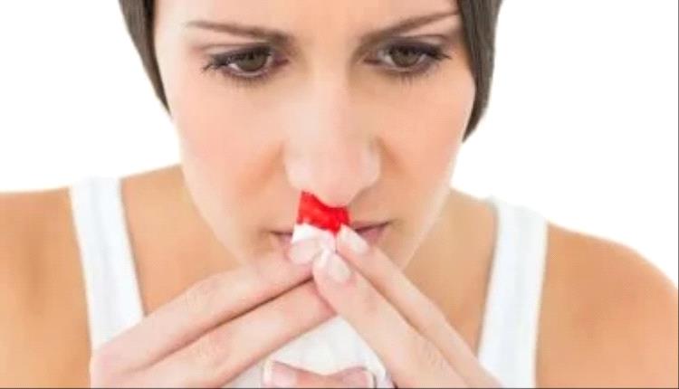 إسعافات أولية لنزيف الأنف الناتج عن حرارة الصيف.. ومتى يجب القلق؟