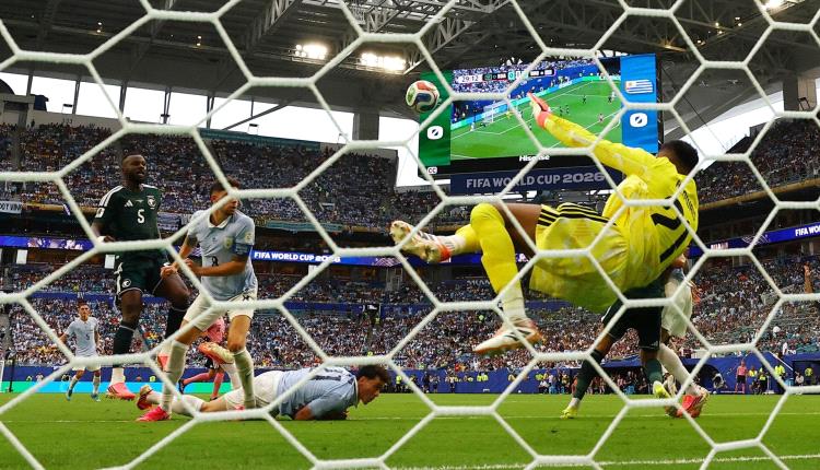 العويس يقود السعودية لتعادل مثير أمام الأوروجواي في مونديال 2026م 