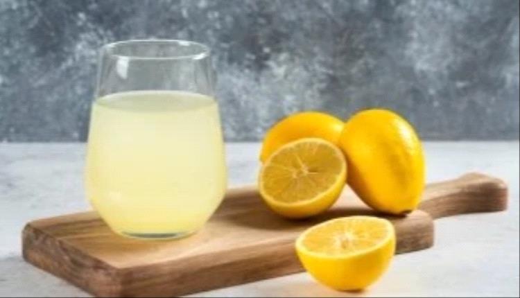 هذا ما يحدث لجسمك عند تناول مشروب الليمون يومياً 