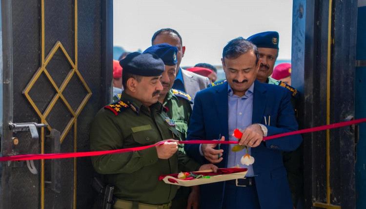 محافظ شبوة ومدير عام الشرطة يدشنان مبنى إدارة الشرطة النسائية بشبوة 