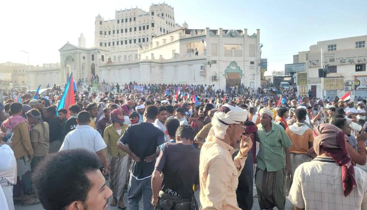 تحت الضغط الشعبي… انسحاب القوات العسكرية من سيئون وبدء فعاليات مليونية رفض الوصاية