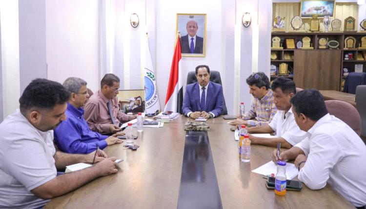 الوزير البكري يلتقي نائب مدير عام مكتب الشباب والرياضة في المهرة لمناقشة عدد من القضايا
