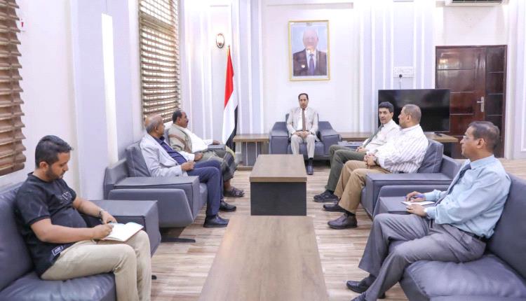 وزير الشباب والرياضة يبحث مع وكيل شبوة دعم الأنشطة الشبابية وتطوير البنية الرياضية 