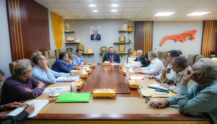 السلطة المحلية في عدن تعتمد خطة مشاريع جديدة في قطاعات خدمية وتنموية