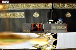 عاجل.. ‏بدء نقل كسوة الكعبة المشرفة إلى المسجد الحرام..صور