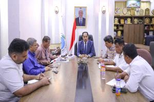 الوزير البكري يلتقي نائب مدير عام مكتب الشباب والرياضة في المهرة لمناقشة عدد من القضايا
