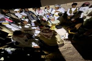 شبوة : الشيخ بن دوشل ومشايخ من حضرموت يبرمون صلحاً بين "المرادعة" و"القراميش" 
