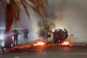 صور - اندلاع احتجاجات غاضبة في حضرموت تنديداً بانقطاع الكهرباء وتردي الخدمات