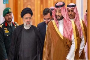 إلى المثقف "عبدالرحمن الراشد": إذا كانت طهران تسقط.. فلماذا تدافع عنها الرياض؟