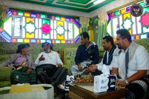 بتوجيهات المحرمي.. قيادات أمنية تزور الشيخ النقيب وتثمّن مواقفه ودوره في تعزيز وحدة الصف الجنوبي