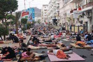 عدن على شفى الكارثة.. انقطاع الكهرباء والحر والمرض ثالوث قاتل