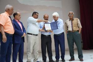 وفاءً لعطائه ..مكتب سياحة عدن يكرّم مديره العام السابق عادل الحوشبي 