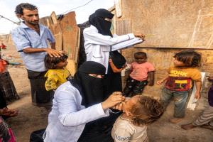 الأوبئة والفساد ينهكان قطاع الصحة في اليمن
